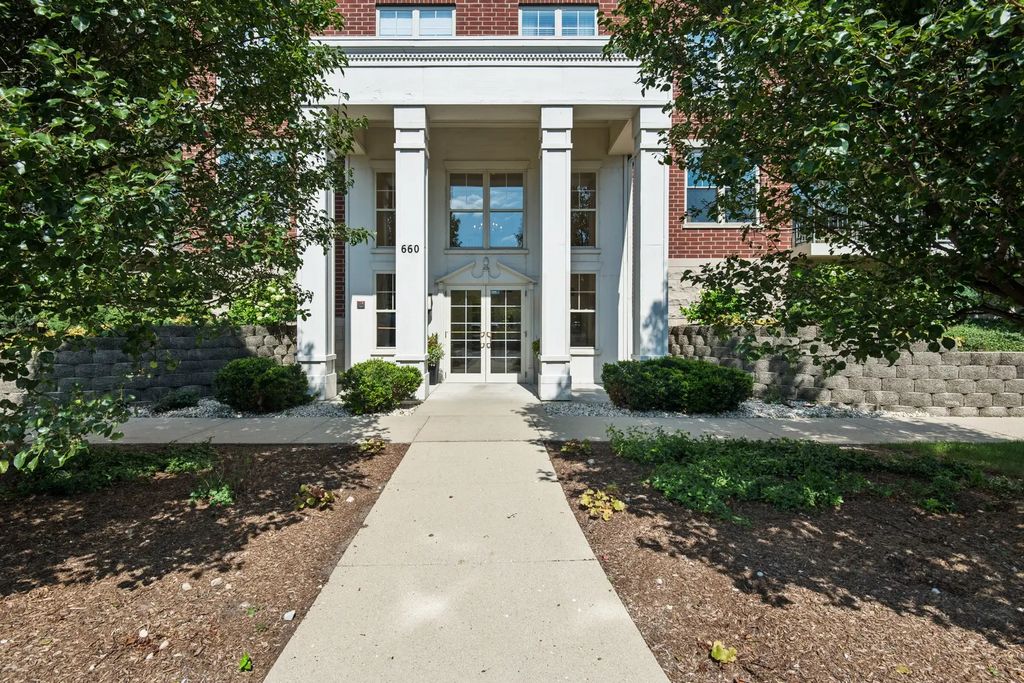 660 Prestwick Lane 507, Wheeling