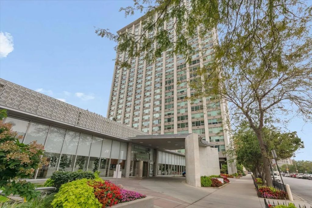 3600 N Lake Shore Drive 2220, Chicago