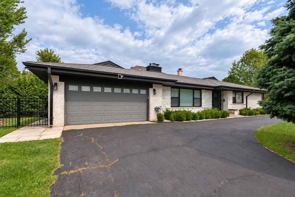4754 W North Shore Avenue, Lincolnwood