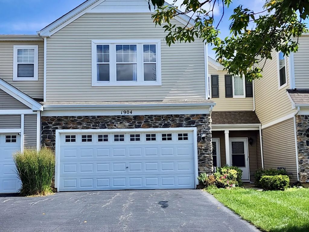 1904 Cobblestone Drive 1904, Carpentersville
