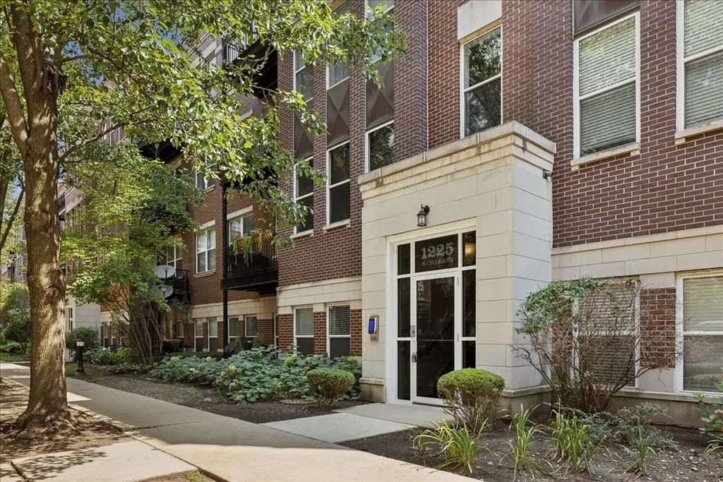1225 N Orleans Street 602, Chicago, 60610