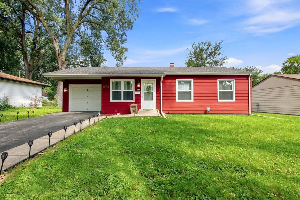 1672 Evergreen Avenue, Hanover Park