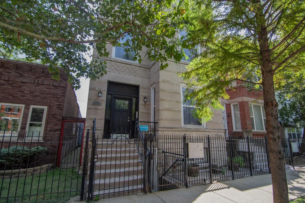 1537 N Rockwell Street G, Chicago