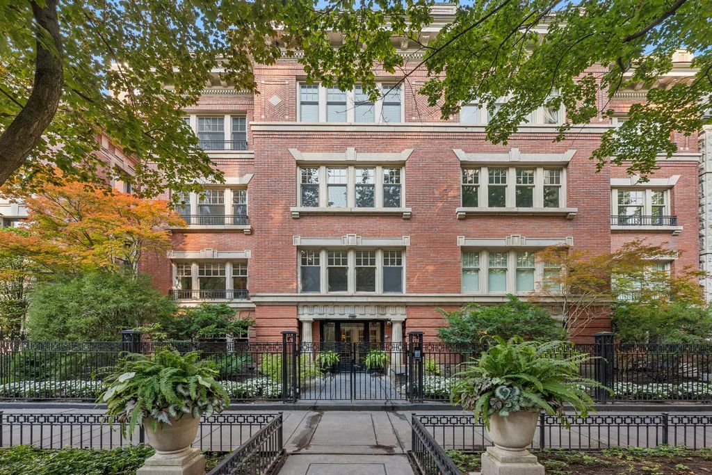 1350 N State Parkway Gn, Chicago