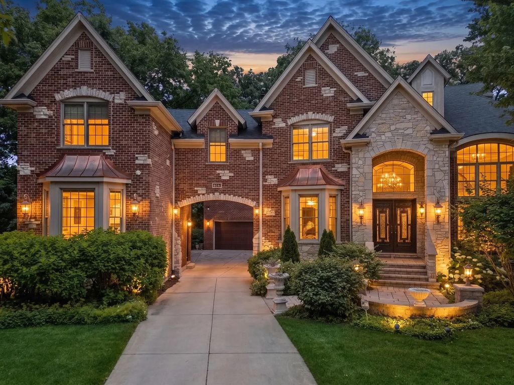 616 Driftwood Court, Naperville