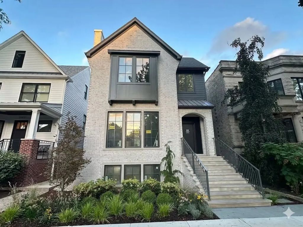 3909 N Hamilton Avenue, Chicago