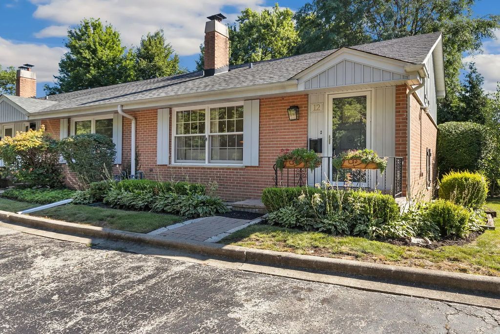 12 Robin Hood Lane 12, Northfield, 60093