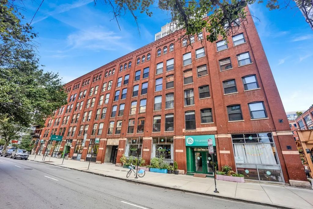 225 W Huron Street 211, Chicago, 60654
