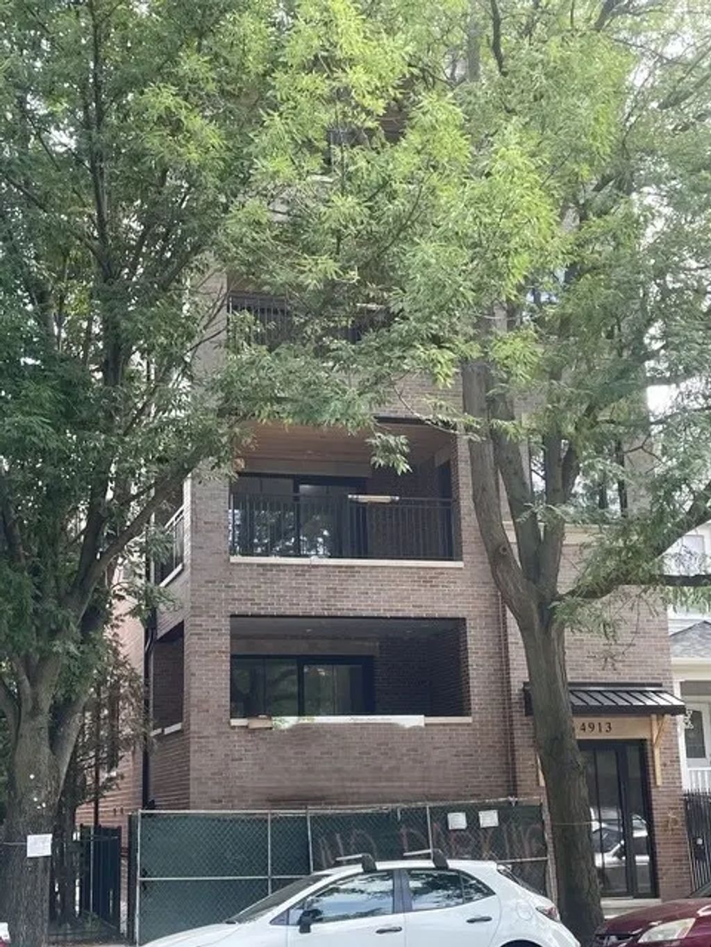 4913 N Damen Avenue 3, Chicago