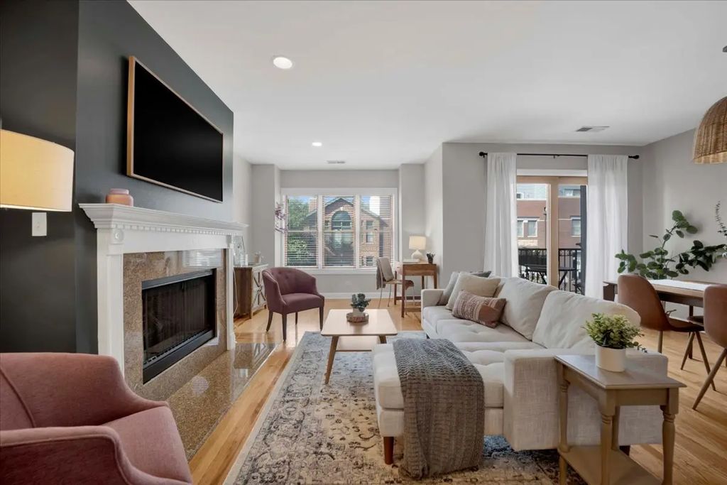 4151 N Lincoln Avenue 2, Chicago, 60618