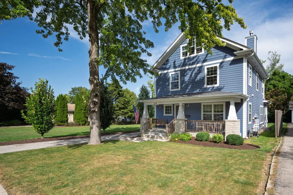 109 Grove Avenue, Glen Ellyn