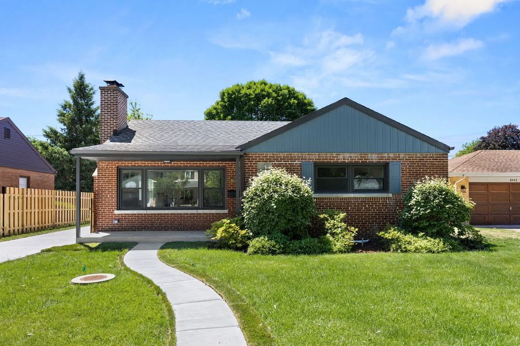 8918 Parkside Avenue, Morton Grove