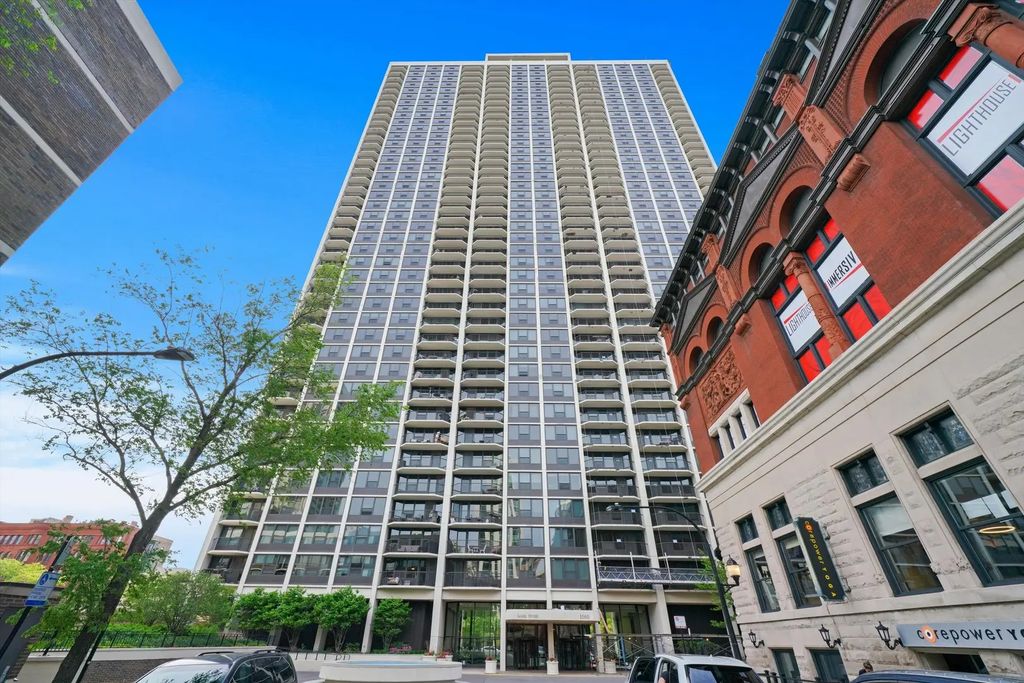 1560 N Sandburg Terrace 507j, Chicago, 60610