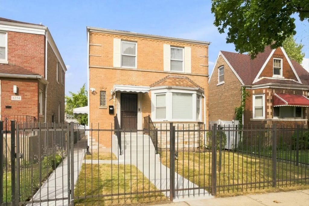8252 S Marshfield Avenue, Chicago