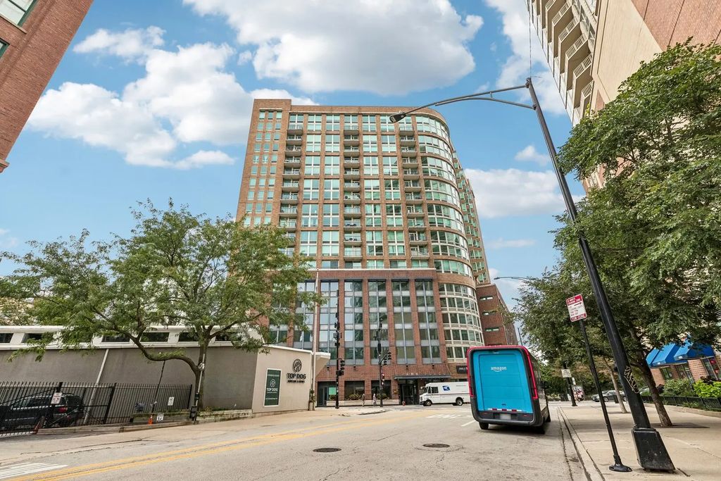 600 N Kingsbury Street 101, Chicago
