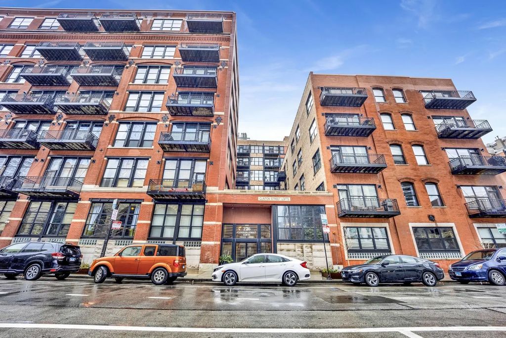 226 N Clinton Street 723, Chicago, 60661
