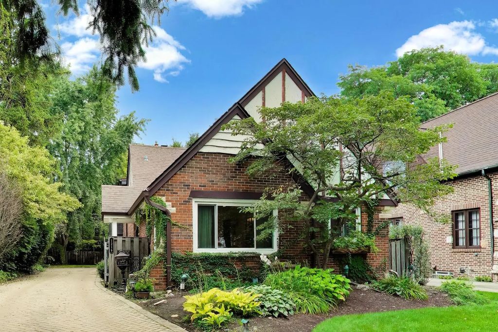 1216 E Mayfair Road, Arlington Heights
