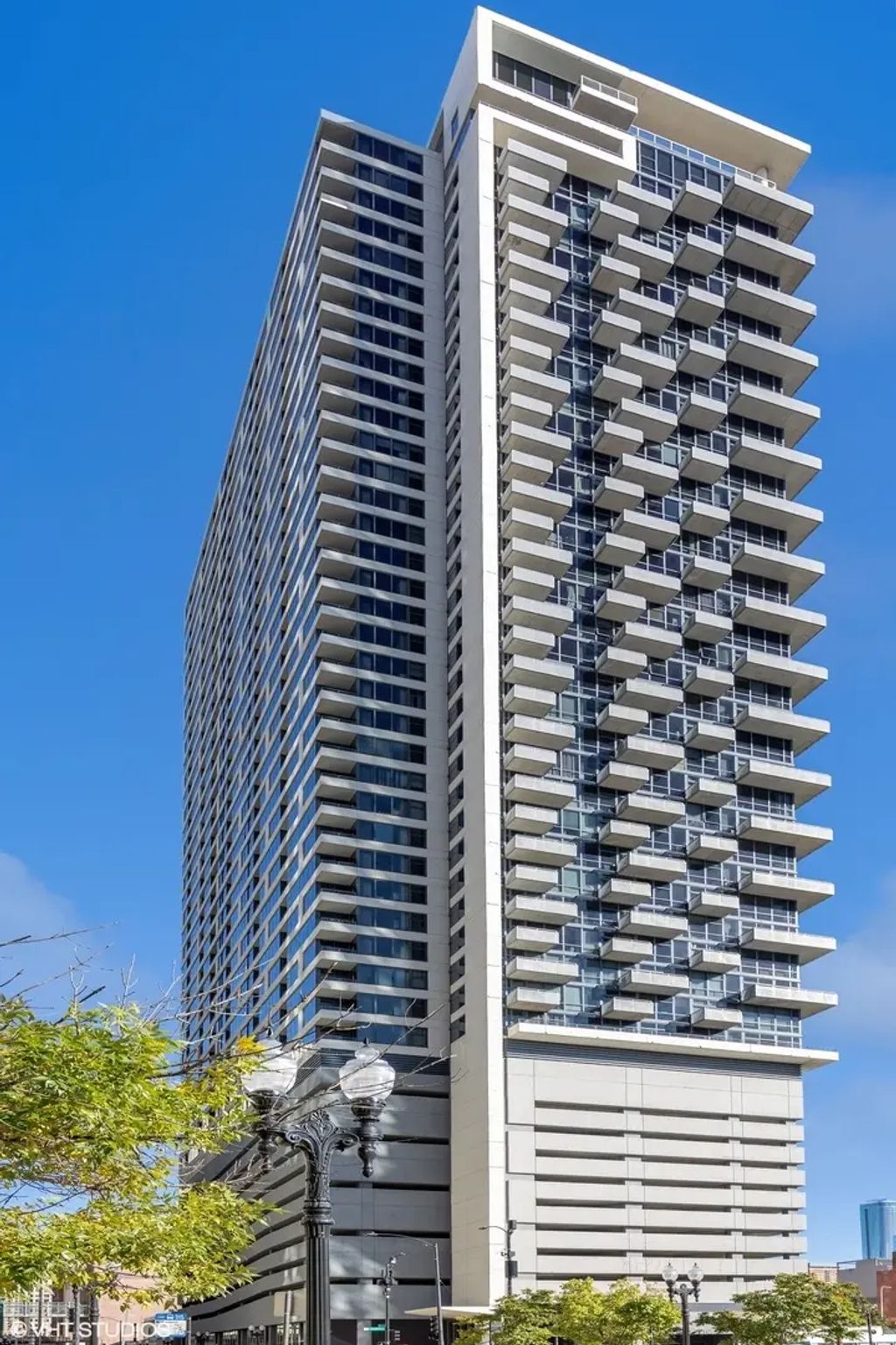 235 W Van Buren Street 4219, Chicago, 60607