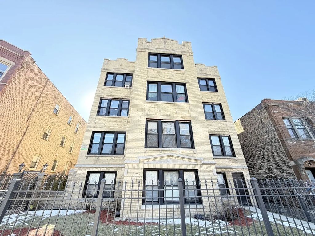 3153 W Augusta Boulevard 3a, Chicago