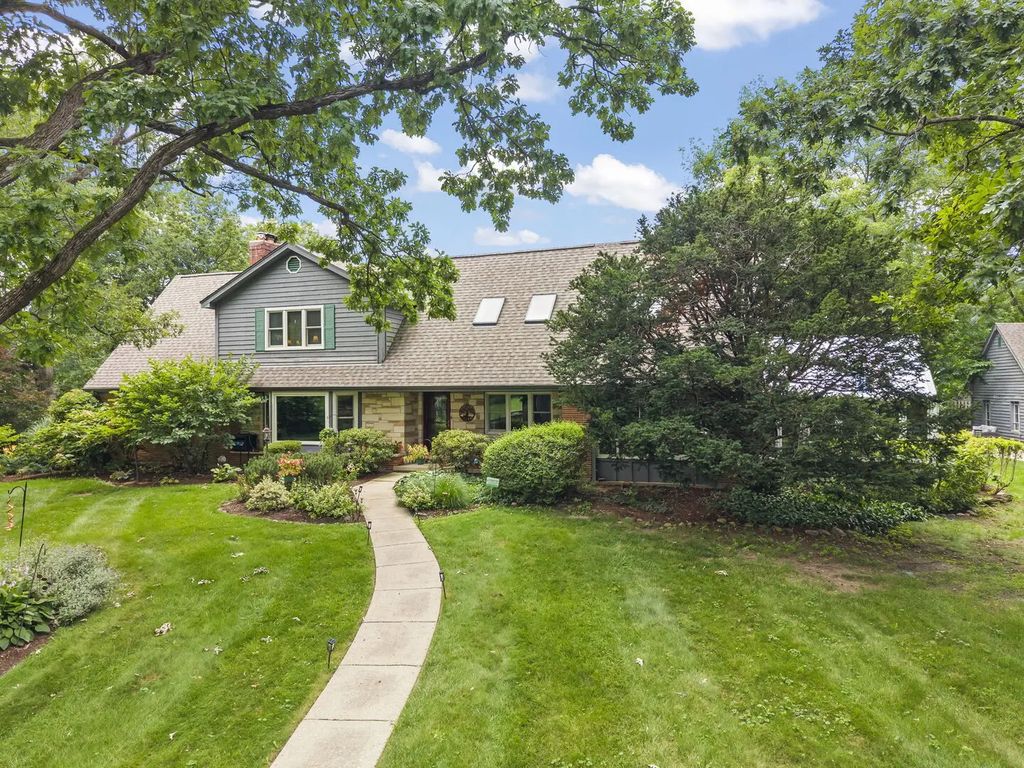 27w118 Cove Lane, Warrenville