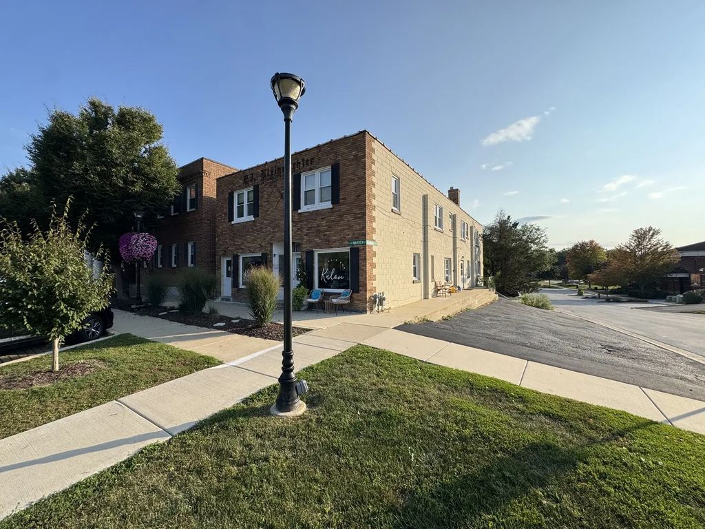 3s230 Warren Avenue 4, Warrenville