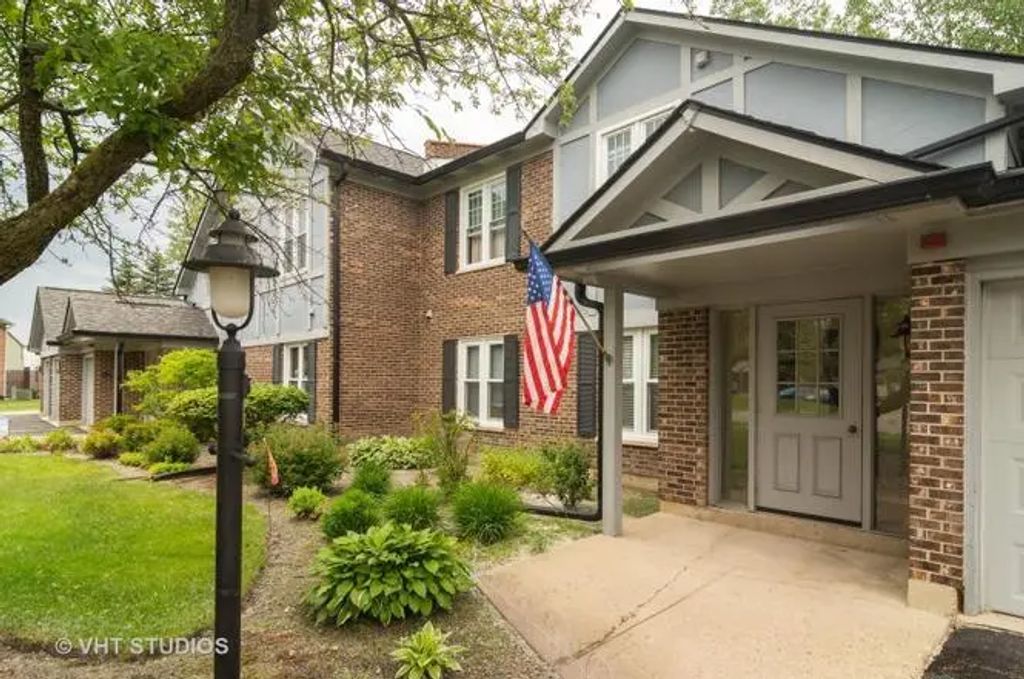 172 Grove Avenue C, Des Plaines