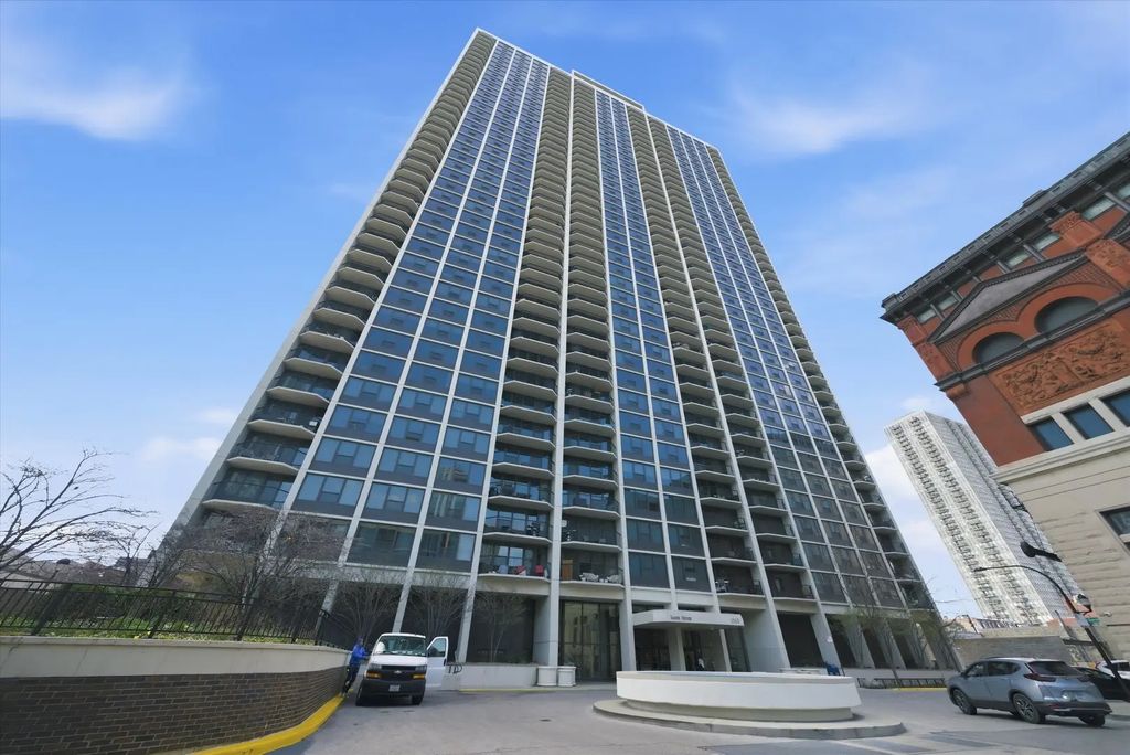 1560 N Sandburg Terrace 3407, Chicago, 60610