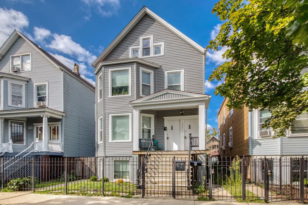 2842 N Avers Avenue 2, Chicago