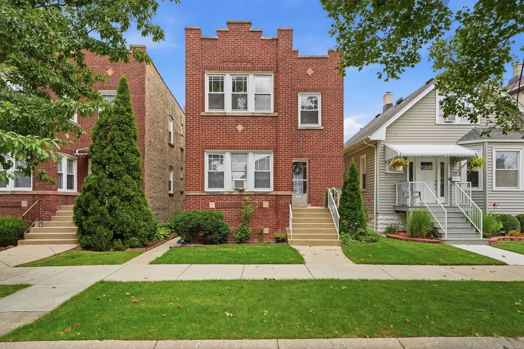 5118 W Byron Street, Chicago
