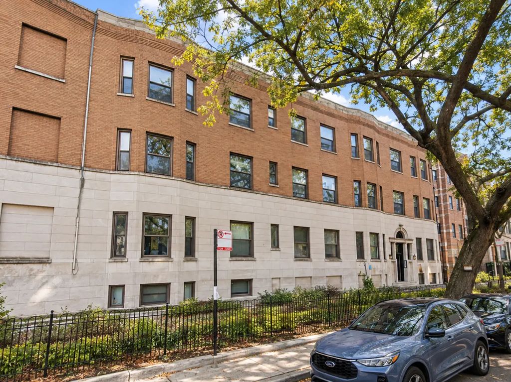 925 W Addison Street 2c, Chicago