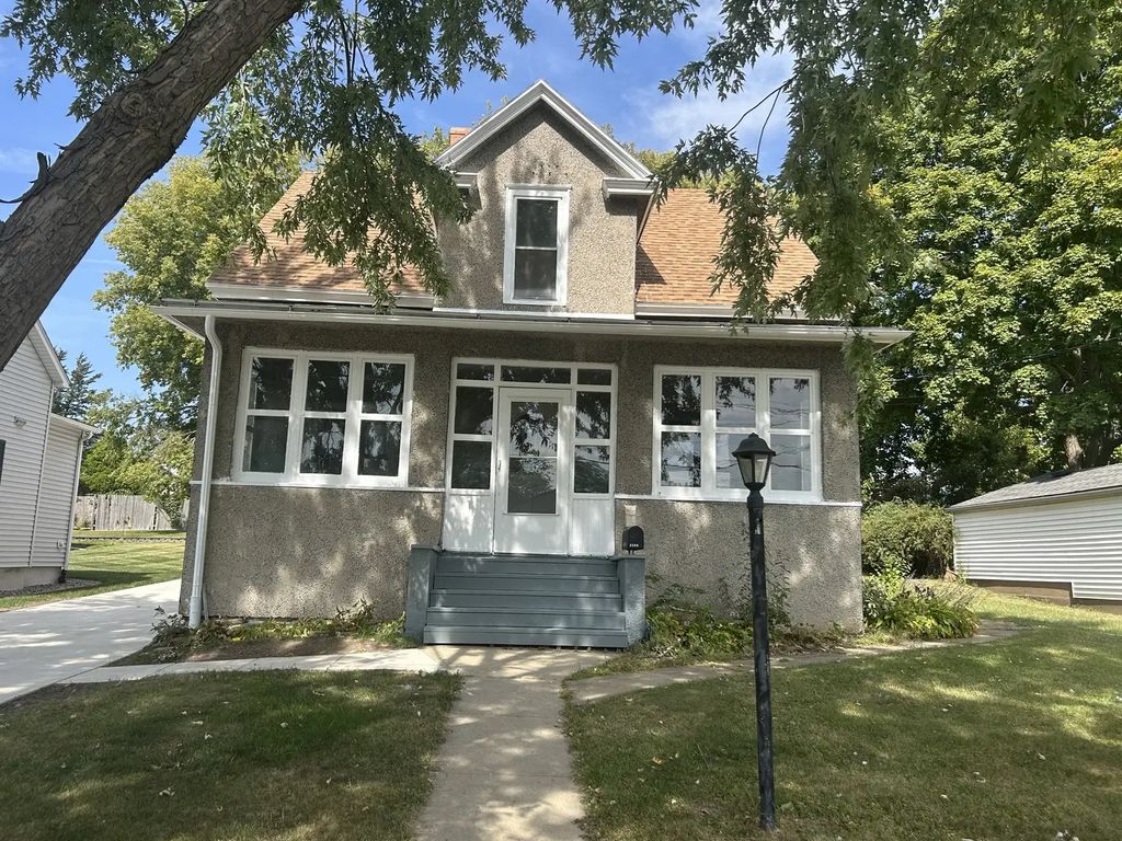 2209 1st Street, Peru