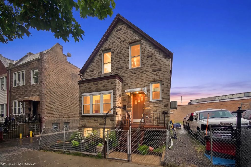 1332 N Harding Avenue, Chicago