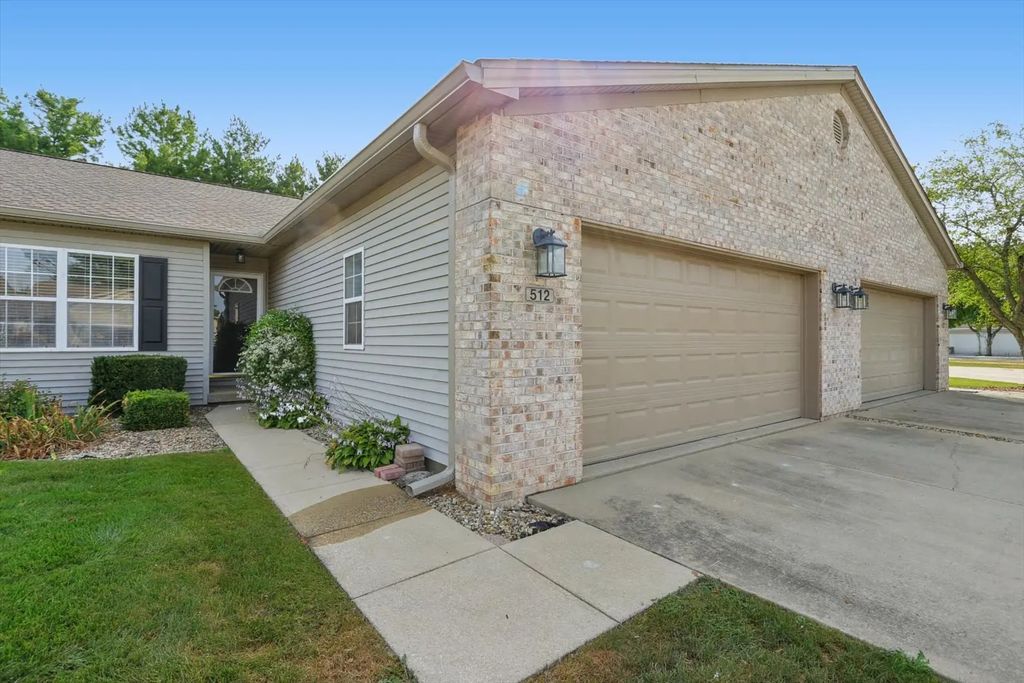 512 Stonecrest Drive 512, Savoy, 61874