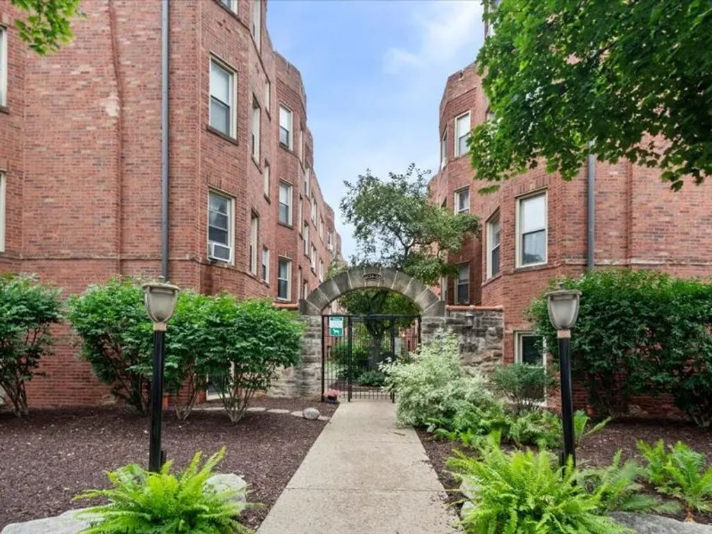 4128.5 N Kedvale Avenue 306, Chicago