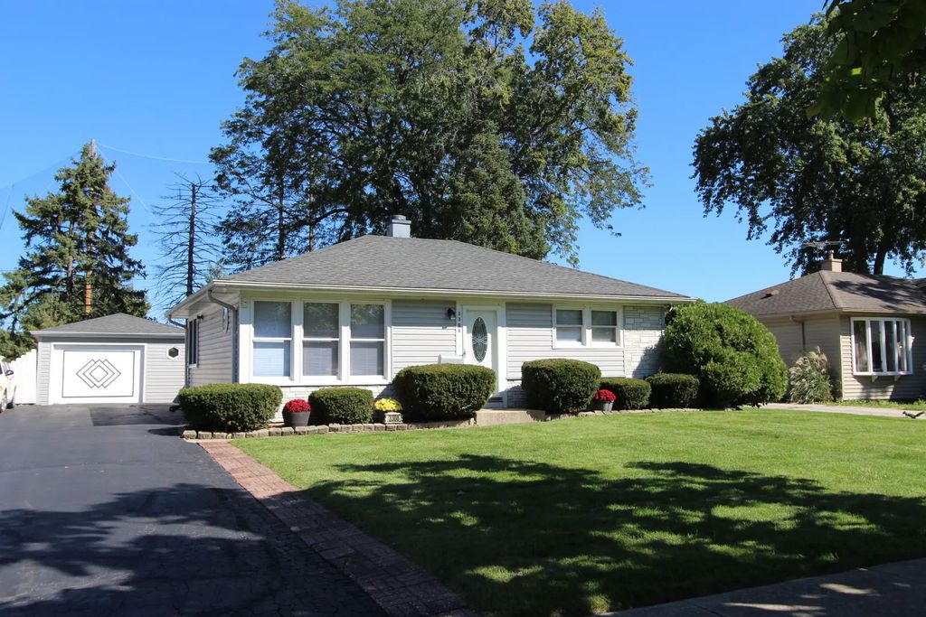 3308 Peacock Lane, Rolling Meadows