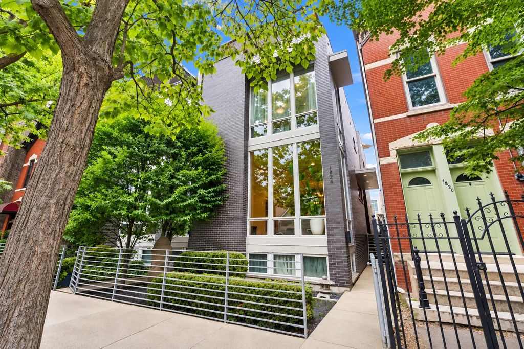 1824 W Superior Street, Chicago