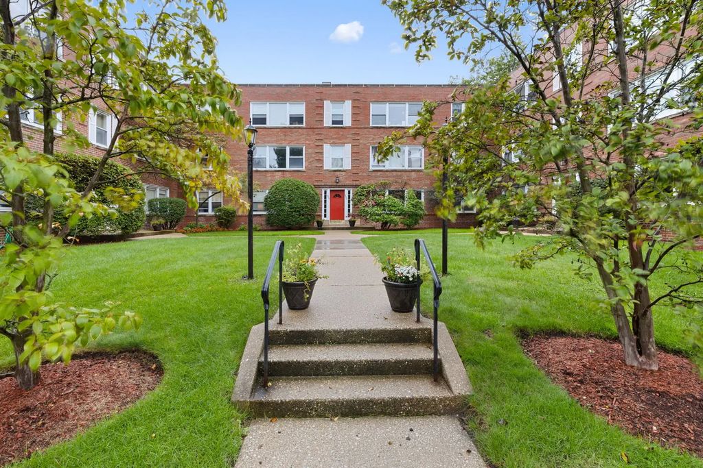 808 Oakton Street 1, Evanston