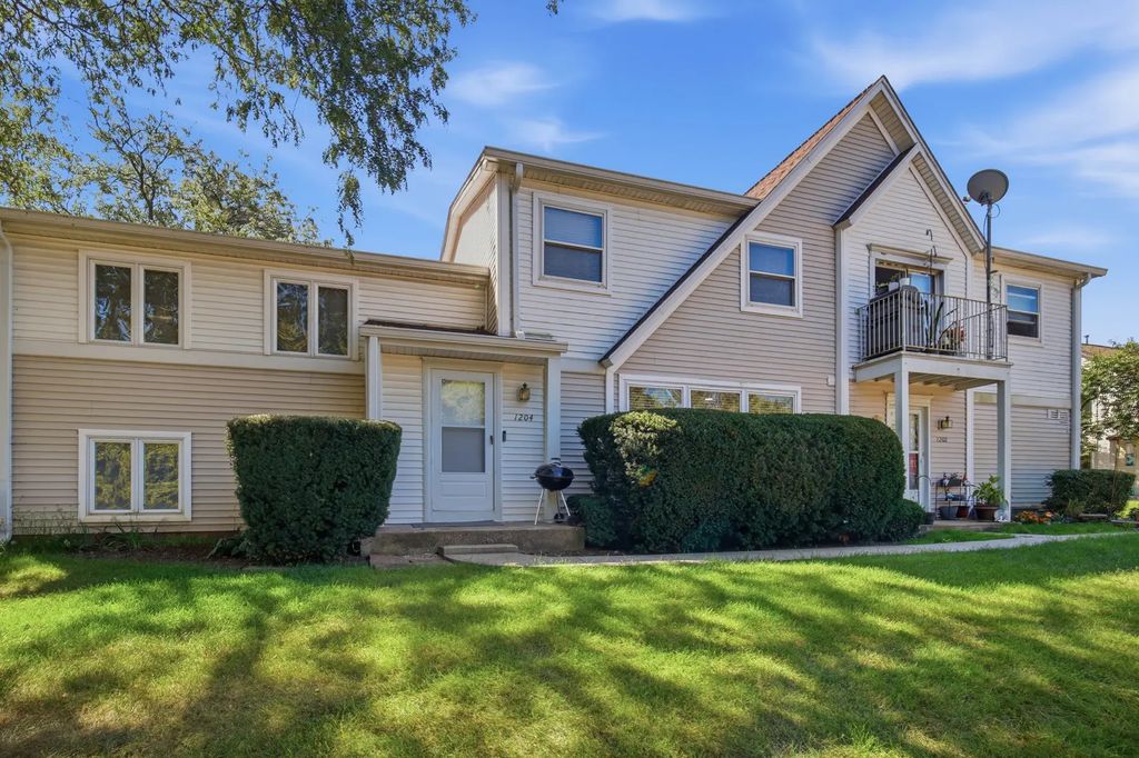 1204 Inverrary Lane, Deerfield