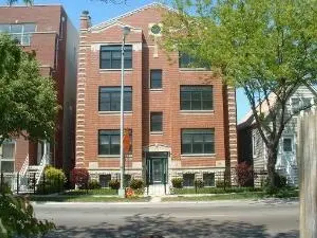 1940 W Diversey Parkway 3w, Chicago, 60657
