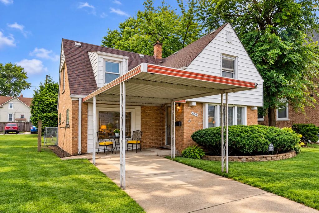 8028 42nd Court, Lyons