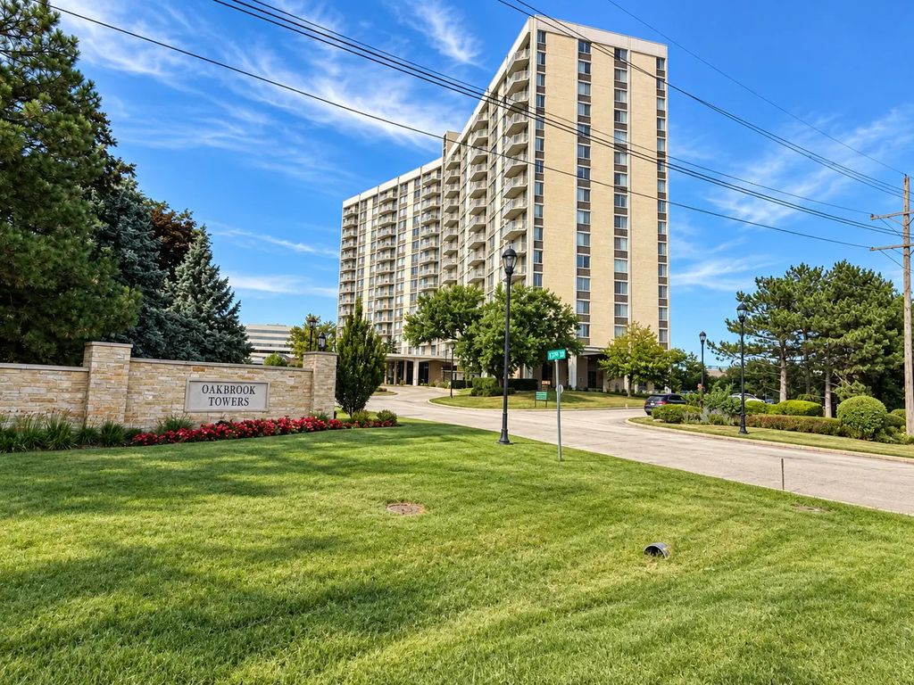 40 N Tower Road 12e, Oak Brook