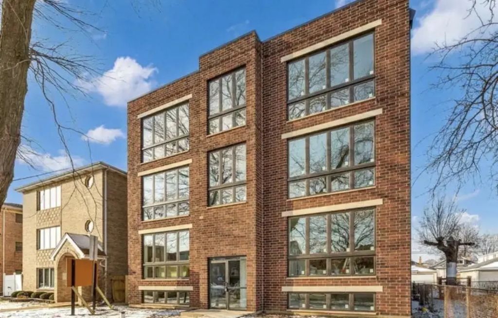 2536 N 72nd Court 2s, Elmwood Park