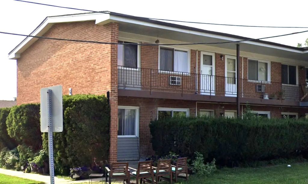 400 W Division Street 3, Villa Park