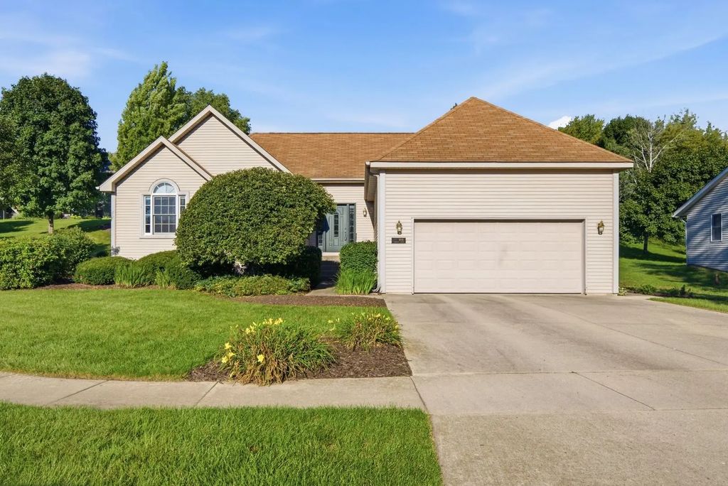 809 Tuckaway Court, Twin Lakes