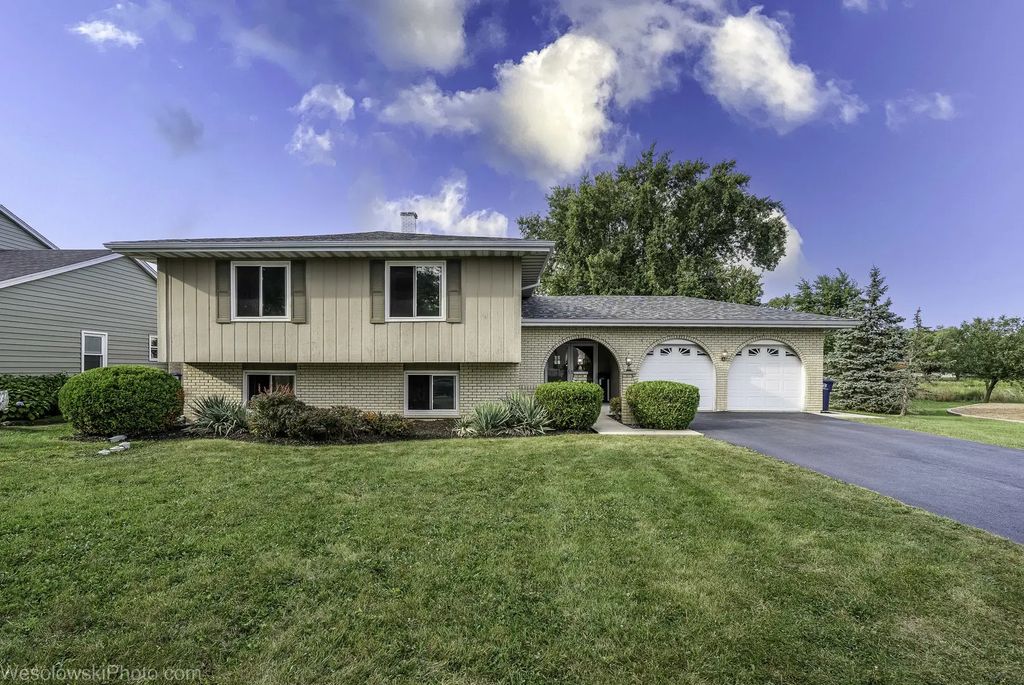 1810 71st Street, Darien