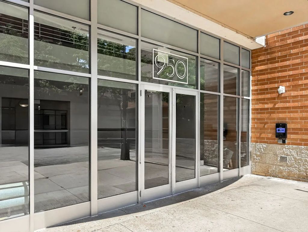 950 W Monroe Street 612, Chicago
