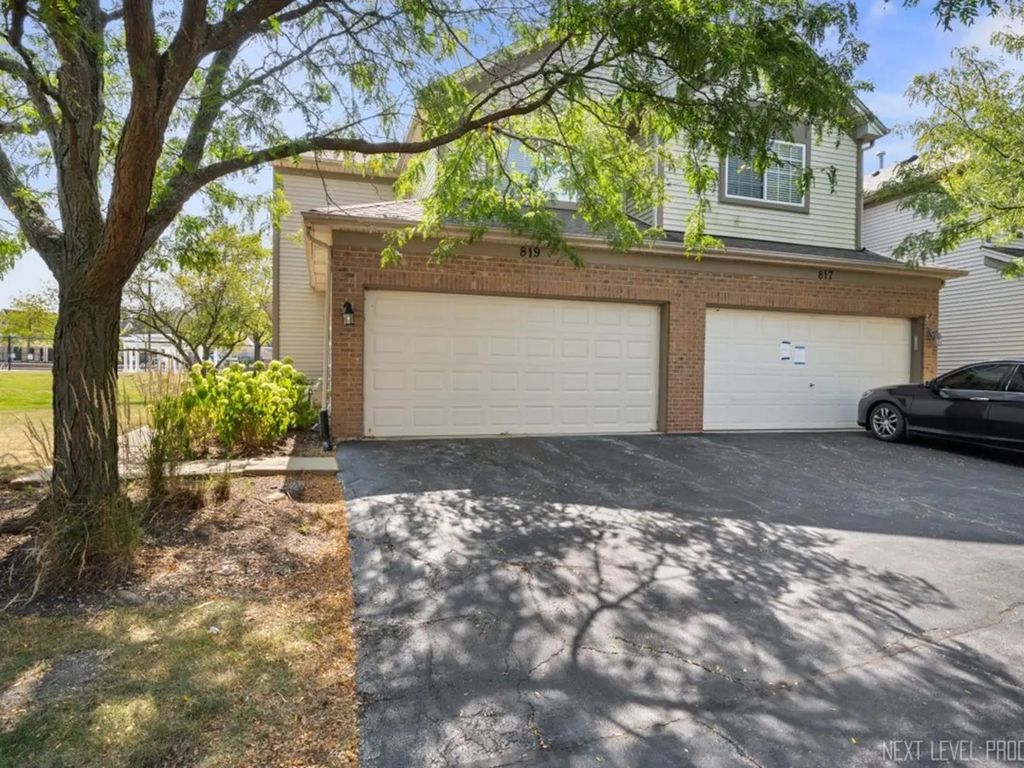 819 Asbury Drive, Aurora