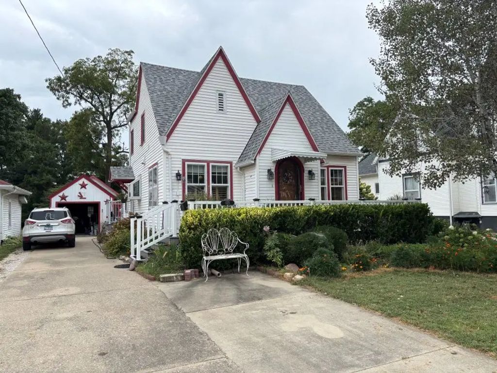 623 S 2nd Street, Watseka