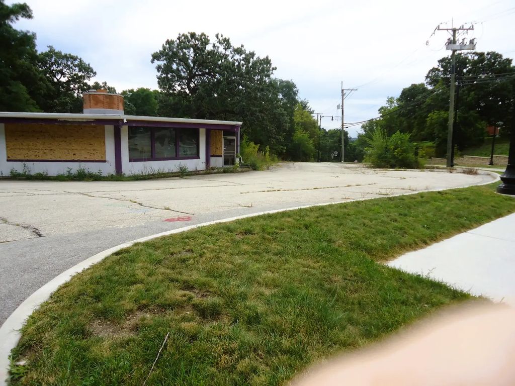 901-915 Cary Road, Algonquin