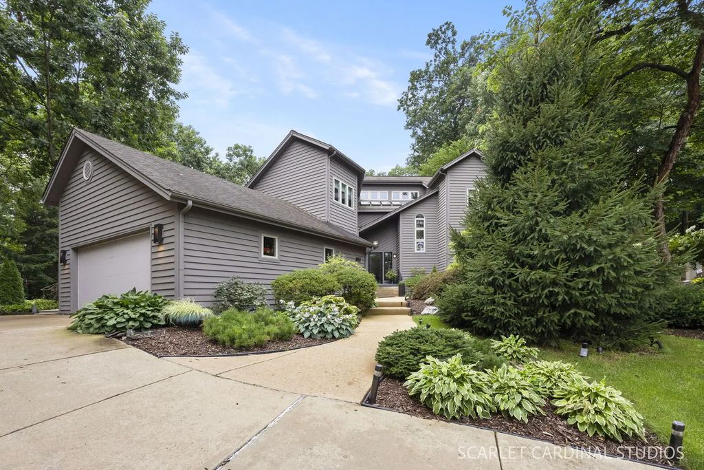 915 Knollwood Lane, West Chicago